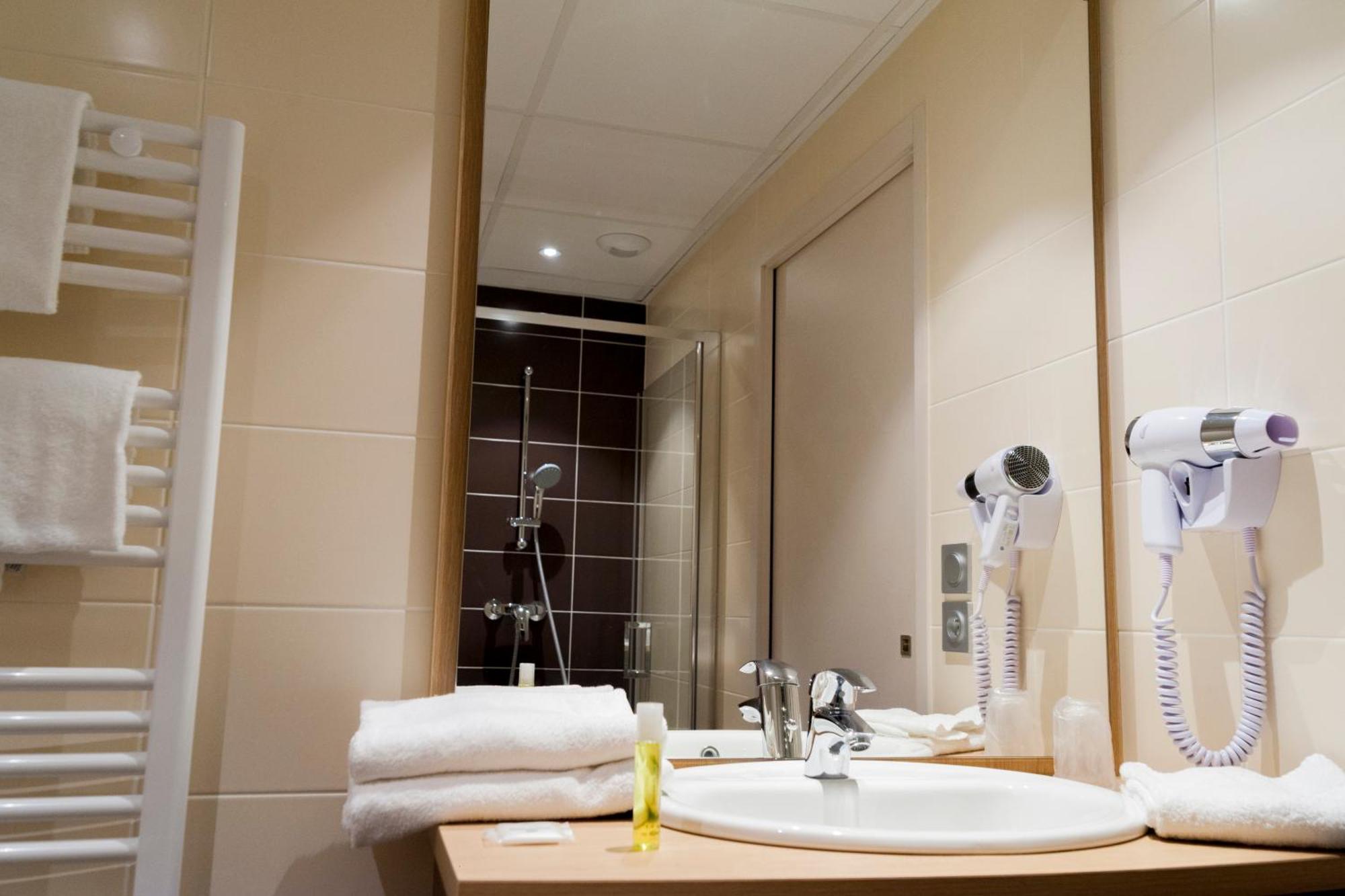 Brit Hotel Macon Centre Gare Екстериор снимка