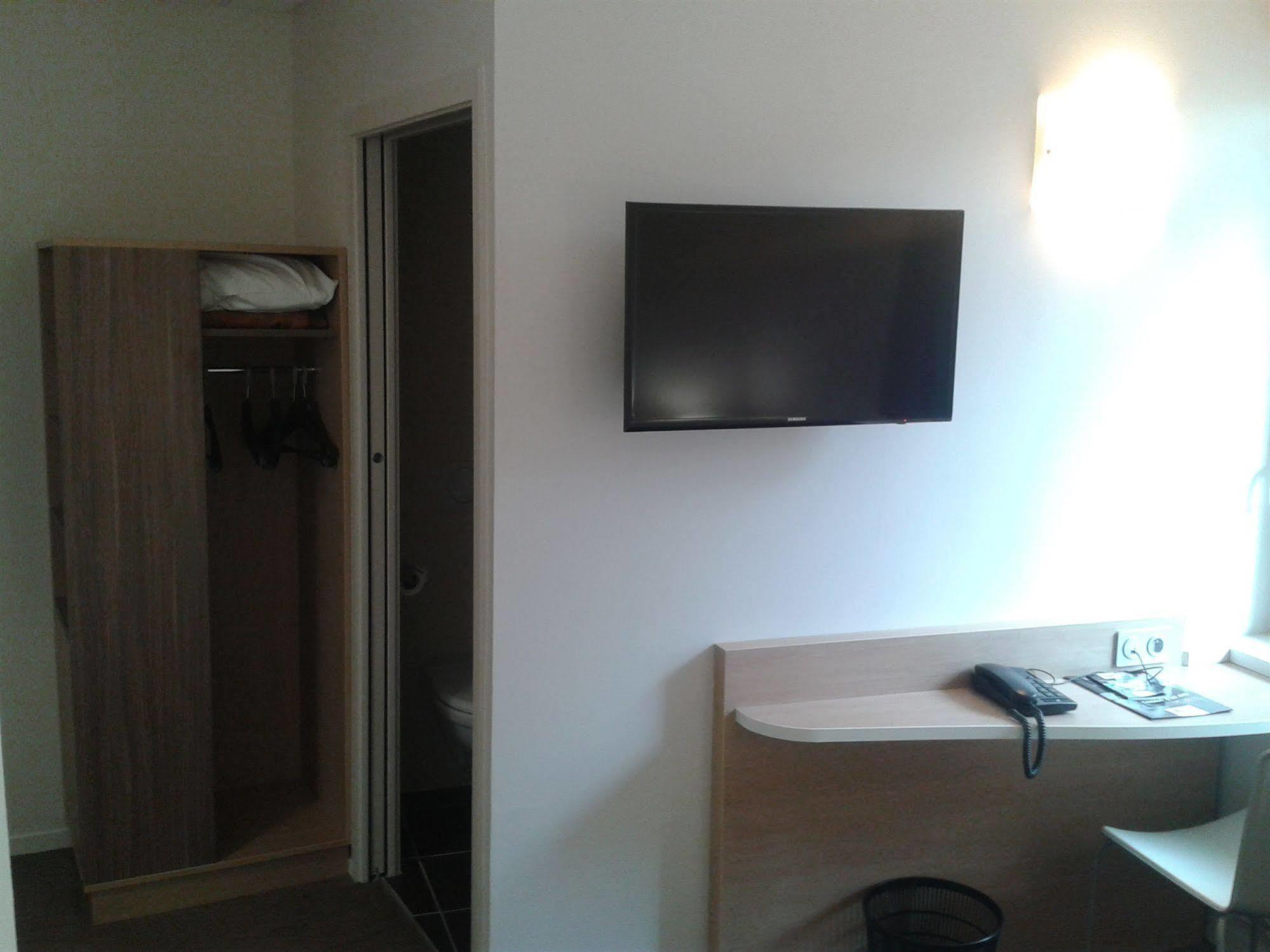 Brit Hotel Macon Centre Gare Екстериор снимка