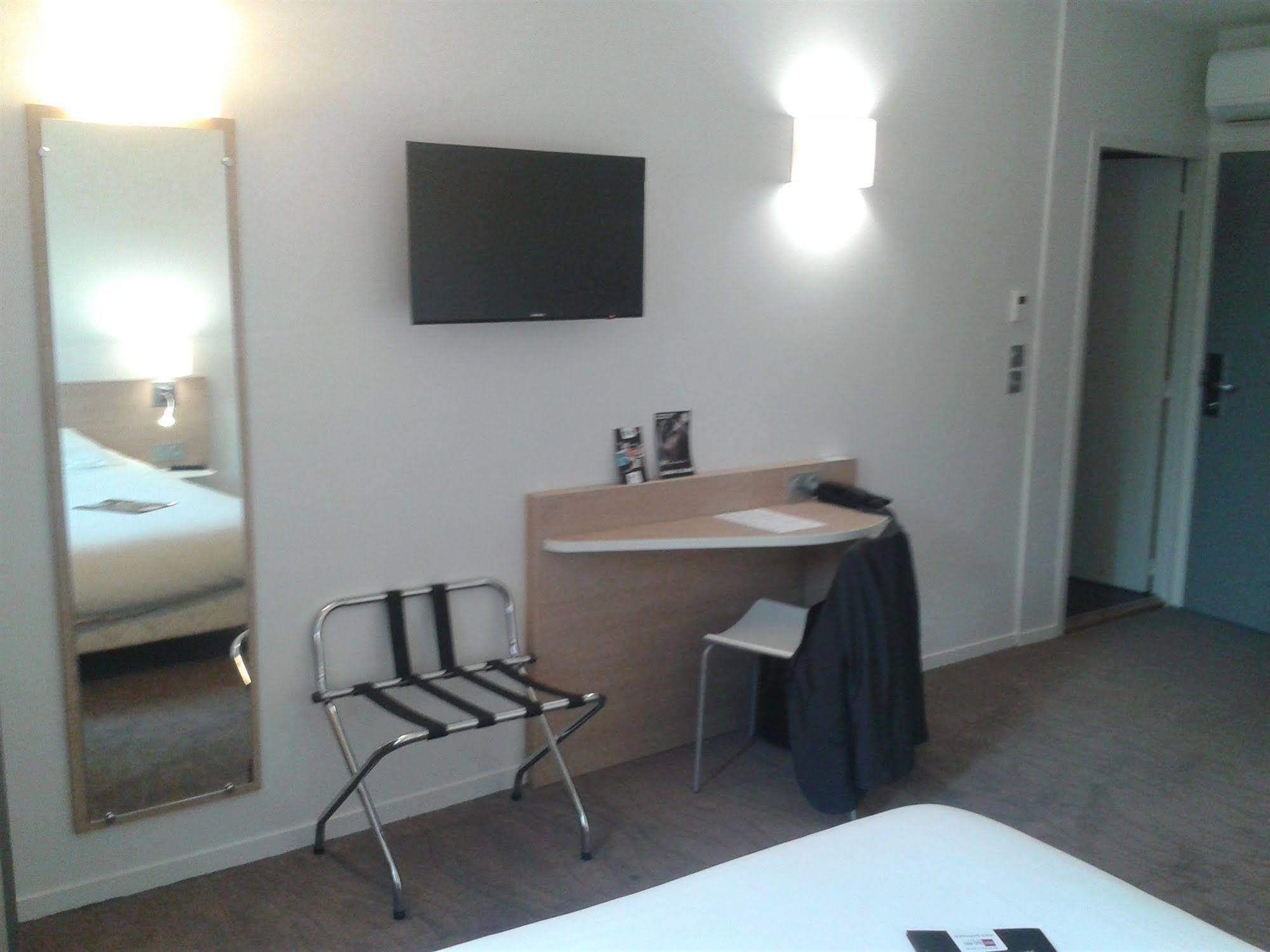 Brit Hotel Macon Centre Gare Екстериор снимка
