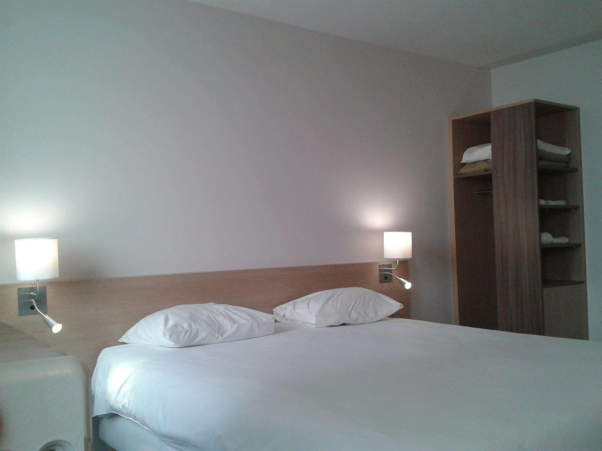 Brit Hotel Macon Centre Gare Екстериор снимка