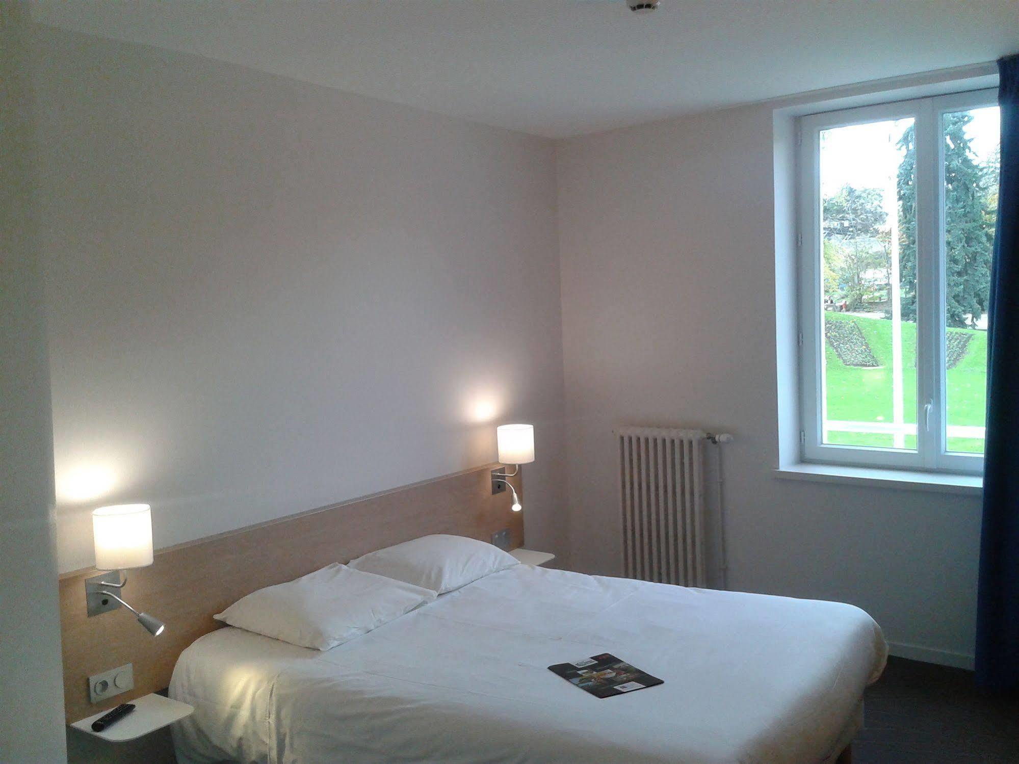 Brit Hotel Macon Centre Gare Екстериор снимка