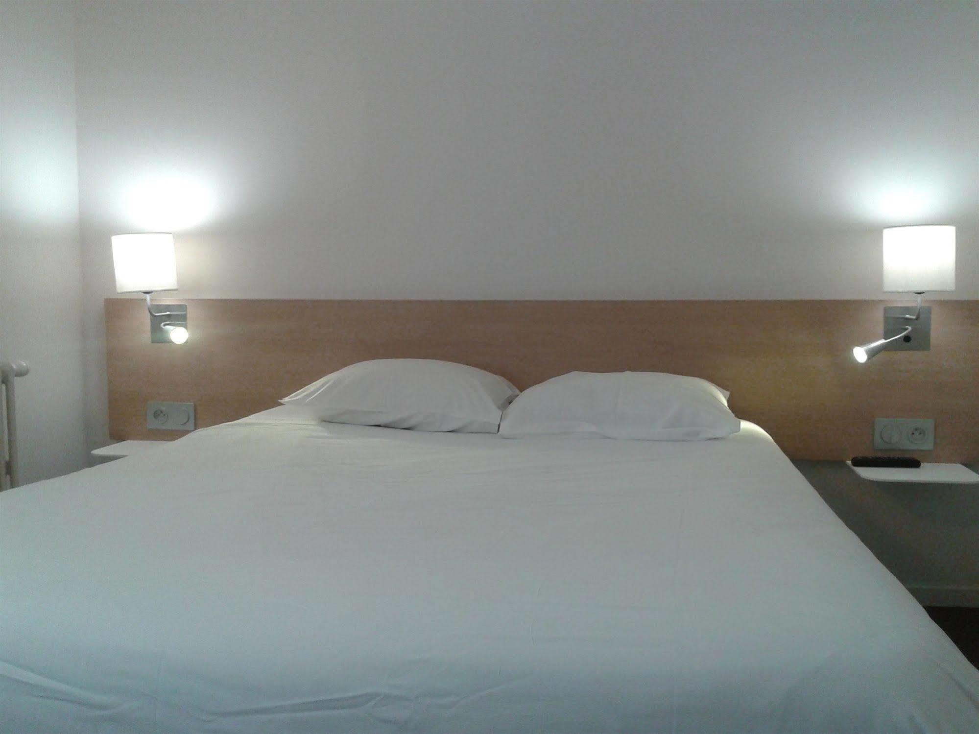 Brit Hotel Macon Centre Gare Екстериор снимка