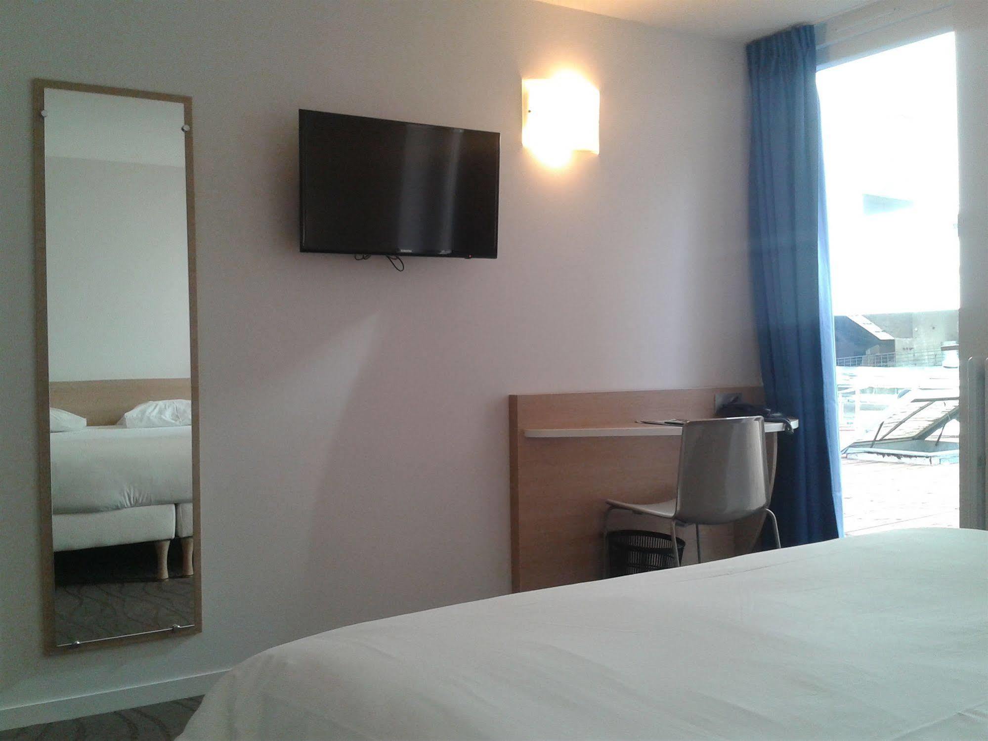Brit Hotel Macon Centre Gare Екстериор снимка
