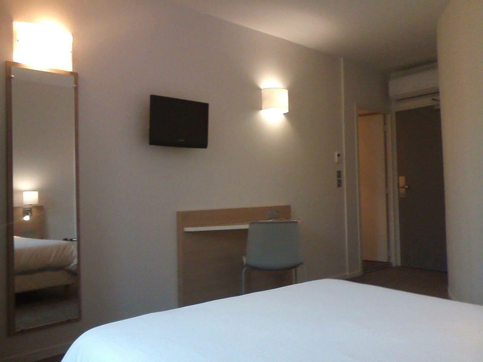 Brit Hotel Macon Centre Gare Екстериор снимка